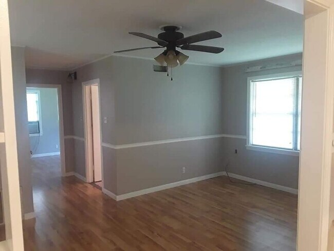 Building Photo - 102 Rosewood Dr