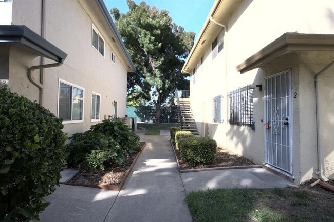 Foto del edificio - 1214 Sycamore Dr