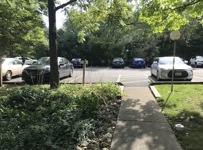 Building Photo - 5603 Lakeside Dr