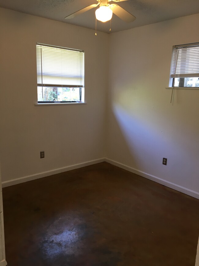 bedroom 1 - 5402-B Roosevelt Ave