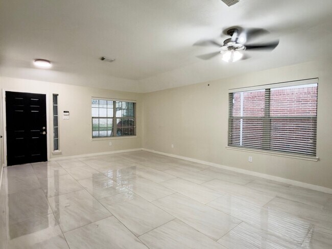 Building Photo - 2243 Rocky Hollow Ln