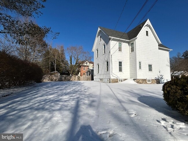 Building Photo - 534 Park Ave