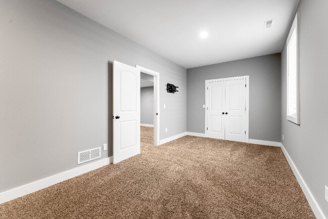 Building Photo - 8013 Shady View Dr