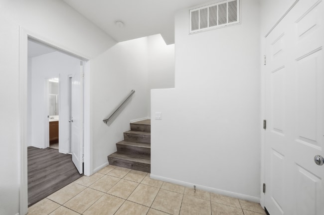 Building Photo - 1295 Blue Jean Way