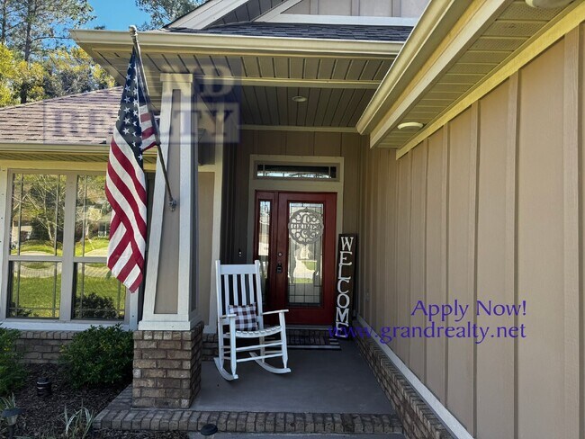 Foto del edificio - Beautiful 3 Bedroom, 2 Bathroom Home In Ga...