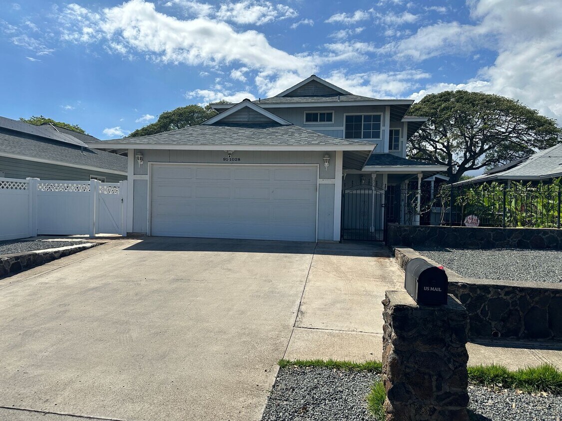 Foto principal - Free Perks, Spacious 4-Bedroom, 3-Bath Home!