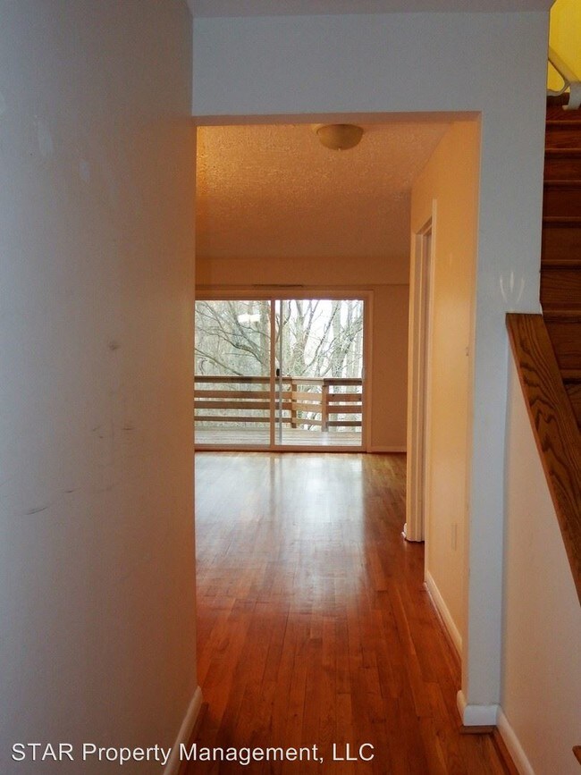 Building Photo - 2 br, 2.5 bath House - 1924 Green Haven