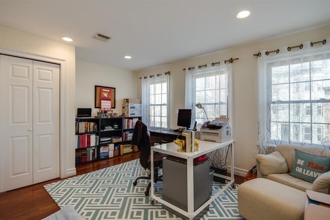 Foto del edificio - 313 4th St