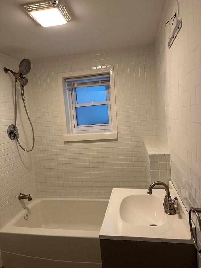 Foto del edificio - 2839 N Southport Ave