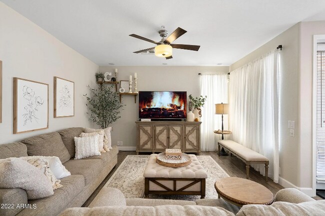 Foto del edificio - 7625 E San Fernando Dr