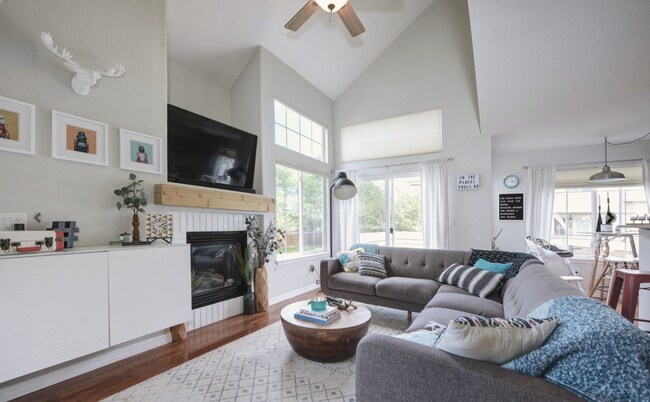 Building Photo - 805 Summer Hawk Dr
