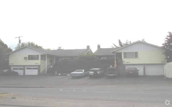 Building Photo - Stoneridge Duplexes