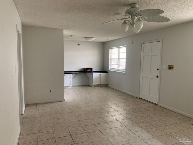 Foto del edificio - 1200 Shoreline Dr