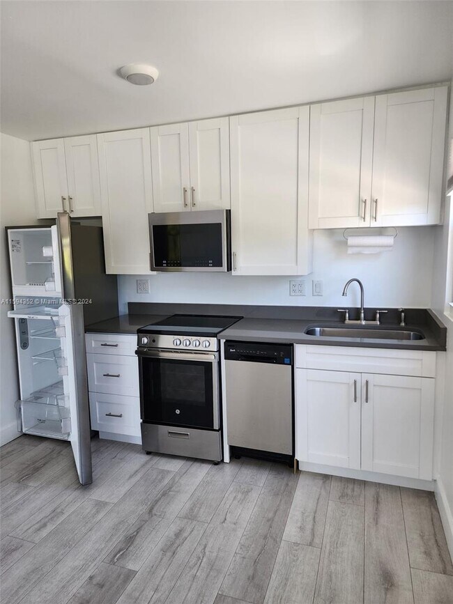 Building Photo - 102 S K St