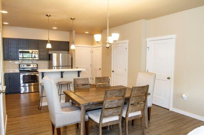 Foto del edificio - Beautiful 3-bedroom Townhome AVAILABLE NOW!! Schedule a tour today!