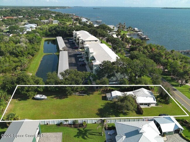 Foto del edificio - 13485 N Indian River Dr