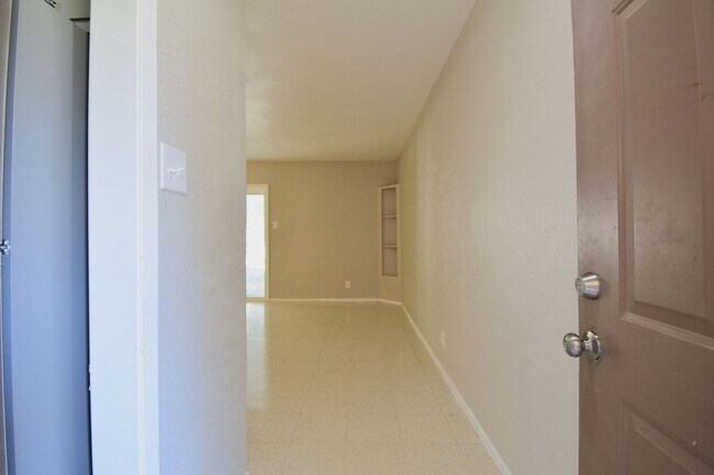 Foto del edificio - 5936 Cherry Loop