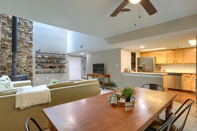 Building Photo - 635 Cedar Ridge Ln