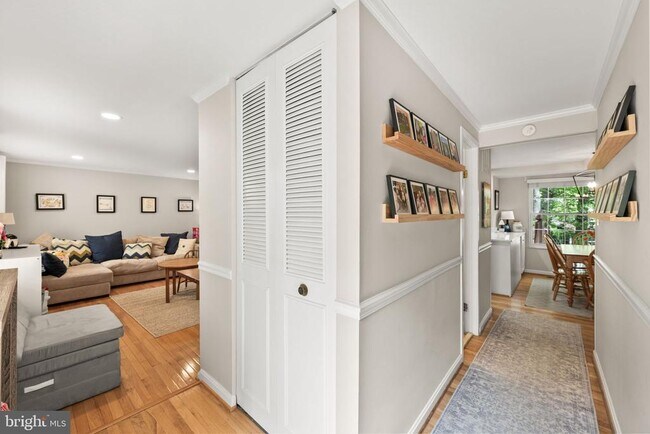 Building Photo - 10906 Carters Oak Way