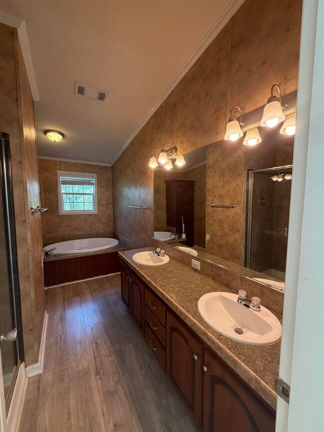 Foto del edificio - 311 E Castleshoals Dr