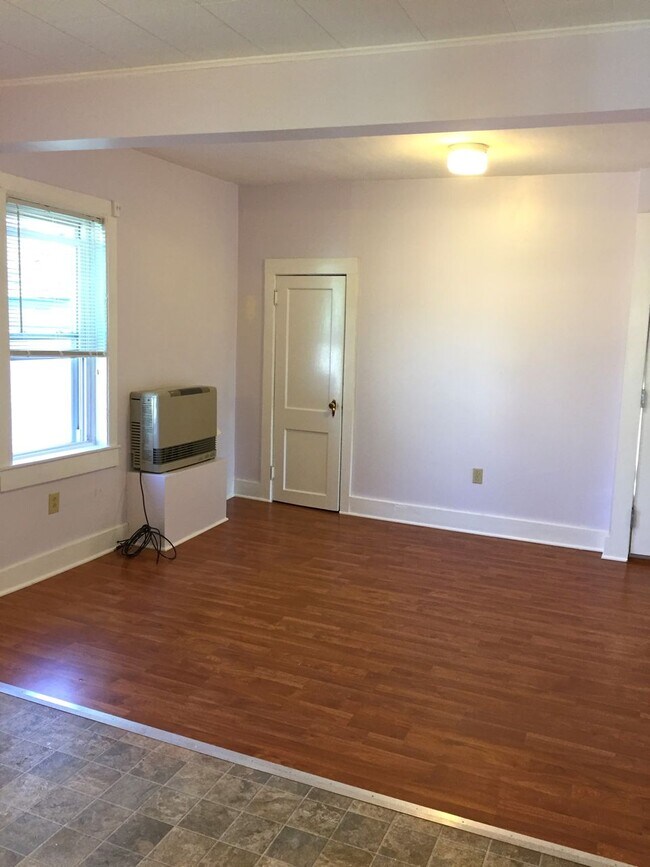 Building Photo - 40 Chase St