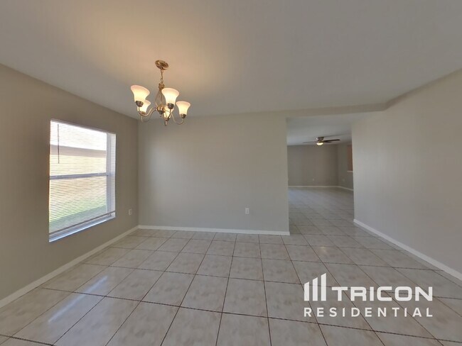 Foto del edificio - 2483 Brownwood Dr
