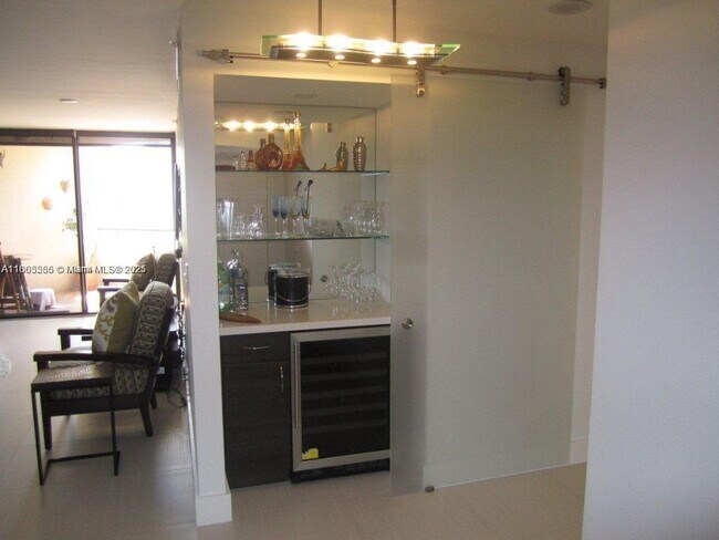 Foto del edificio - 170 Ocean Ln Dr