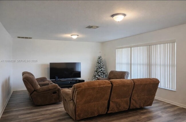 Foto del edificio - 506 Corinne Dr