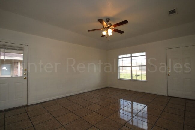 Foto del edificio - New Fence!