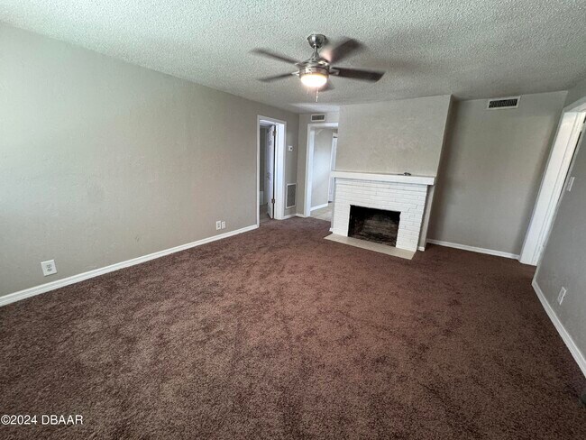 Building Photo - 1304 Holly Ave