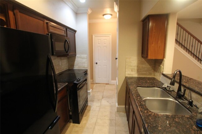 Foto del edificio - 17627 Red Oak Dr