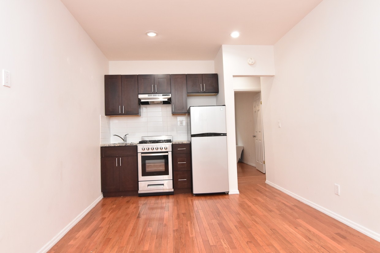 Primary Photo - 150 W 140 St