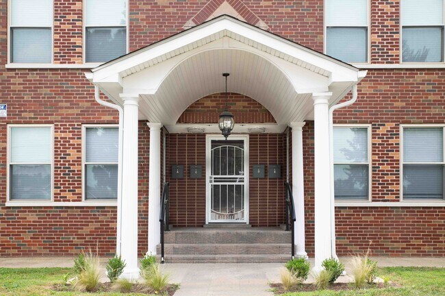 Building Photo - 2869 Sullivant Ave