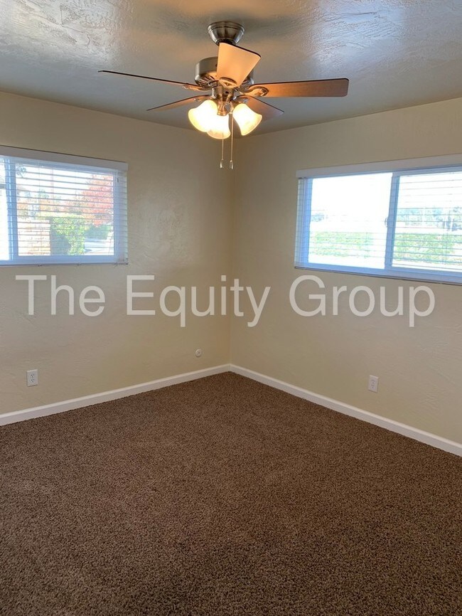 Building Photo - 547 W Tulare Ave