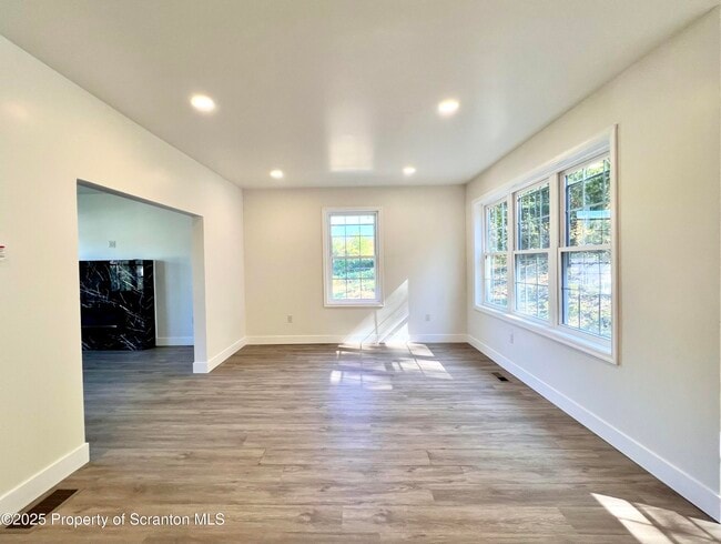 Foto del edificio - 105 Black Walnut Dr