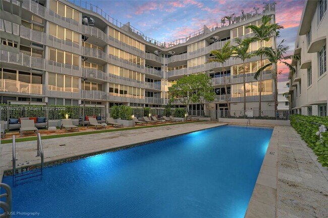 Building Photo - 2100 Park Ave