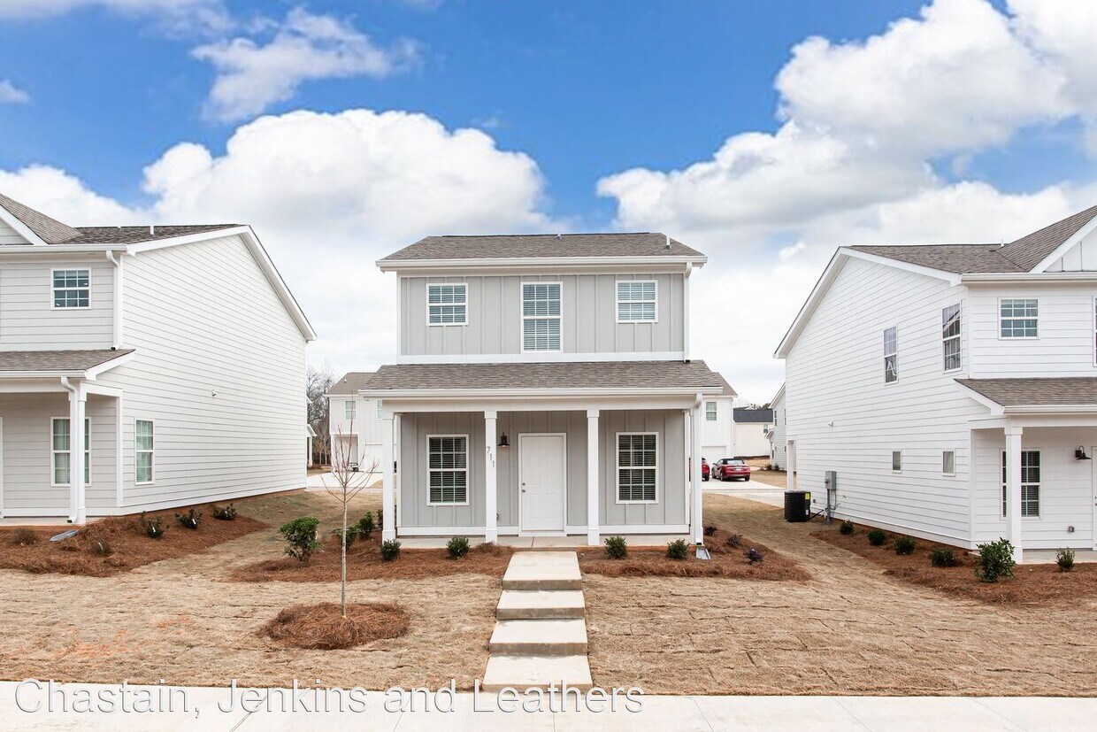 Foto principal - 3 br, 2.5 bath House - 699 W. Vincent Drive