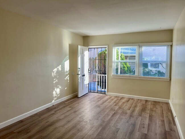 Foto del edificio - North Park Downstairs One Bedroom Apartmen...