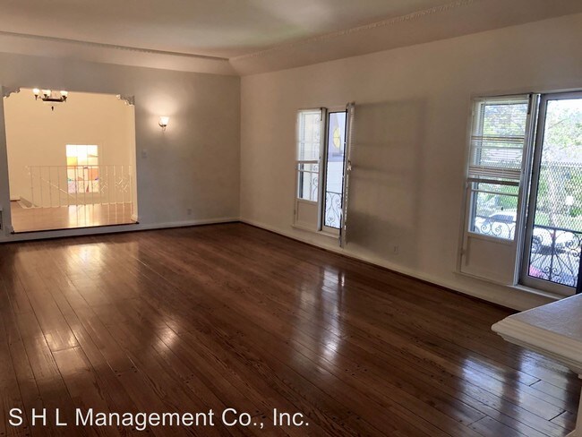 Building Photo - 361-363 N Mansfield Ave