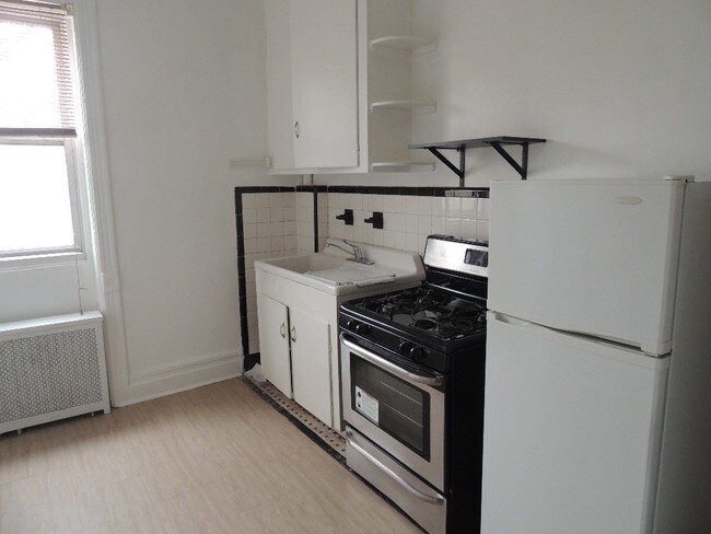 Building Photo - 47 Linden St