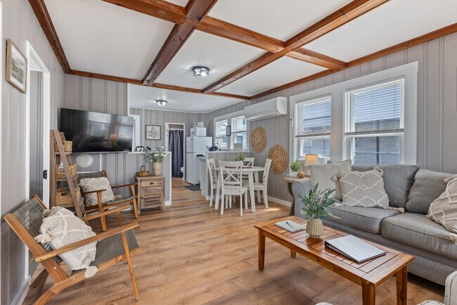 Building Photo - 2 Island Path