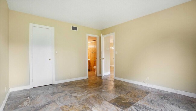 Foto del edificio - 3123 Oakland Shores Dr