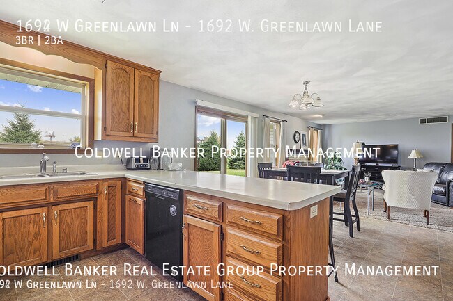 Foto del edificio - 1692 W Greenlawn Ln