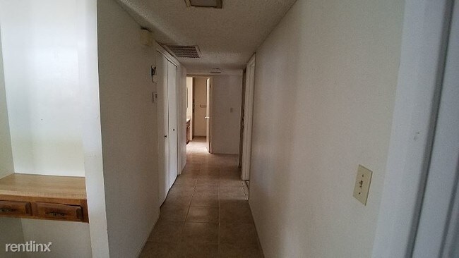 Building Photo - 7108 Ming Ave