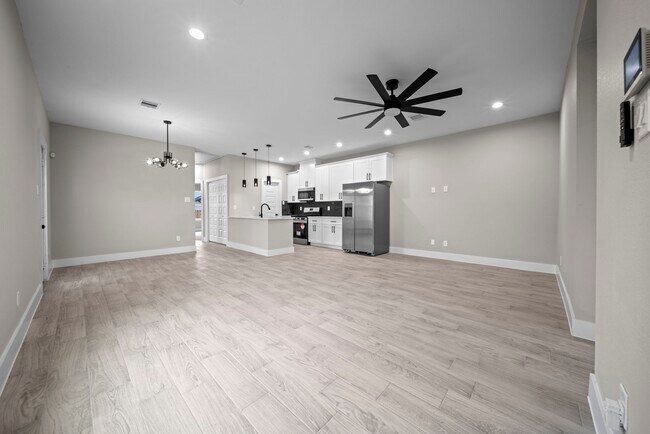 Foto del edificio - 929 Green Meadow Ln