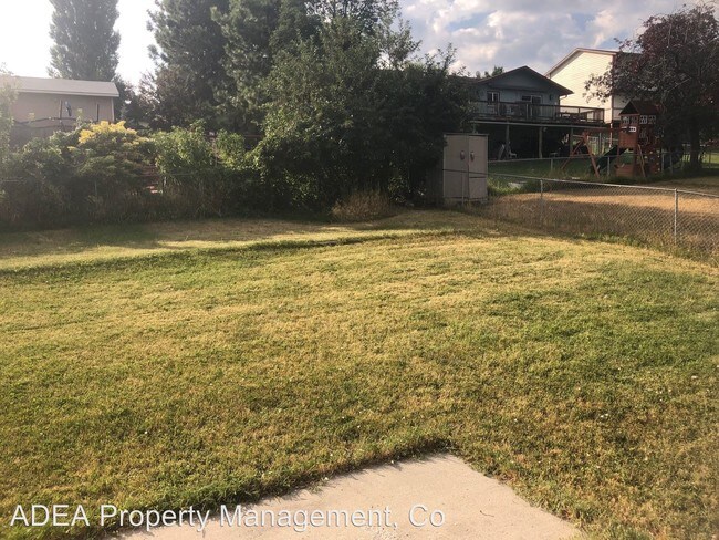 Building Photo - 3 br, 1.5 bath House - 5610 Hillview Way
