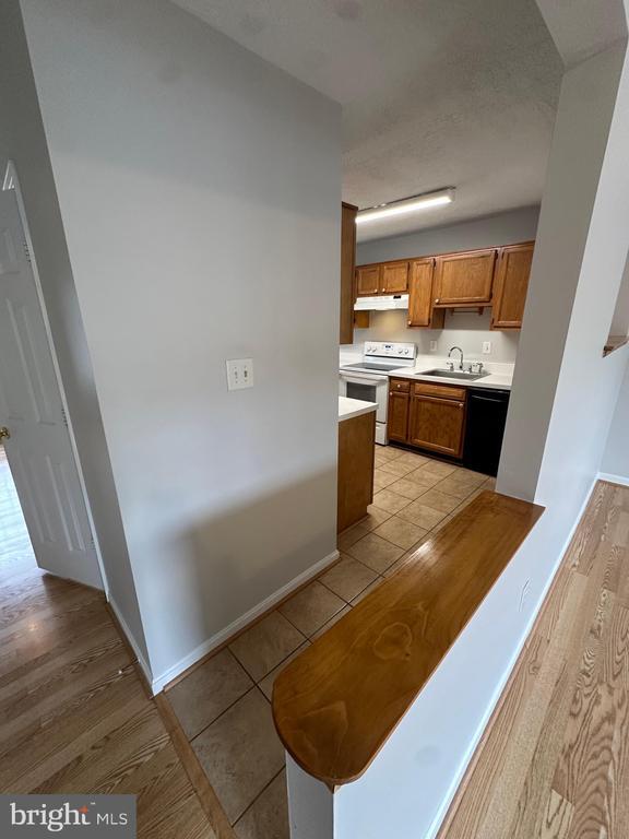 Building Photo - 104 Peridot Pl