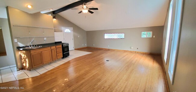 Building Photo - 2210 Myra St