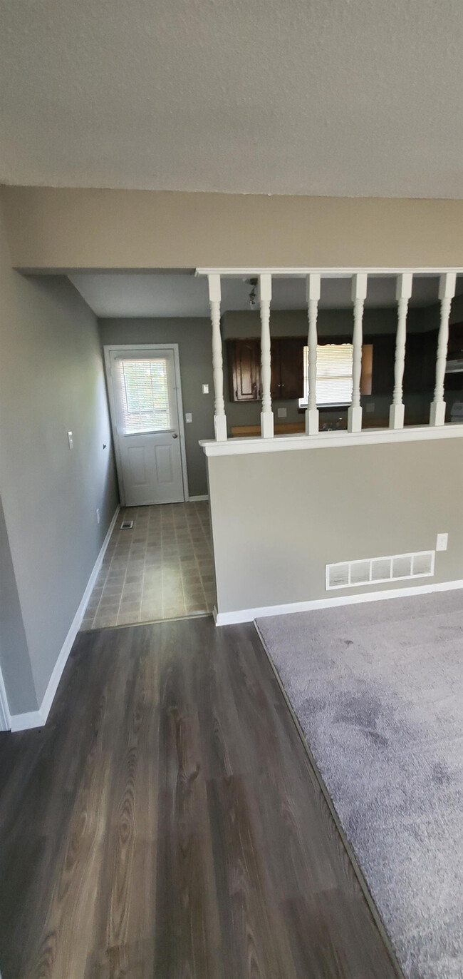 Building Photo - Duplex for Rent in Olathe, KS