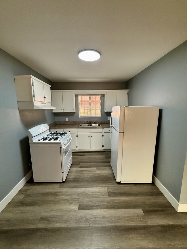 Kitchen - 716 Lagoon Ave